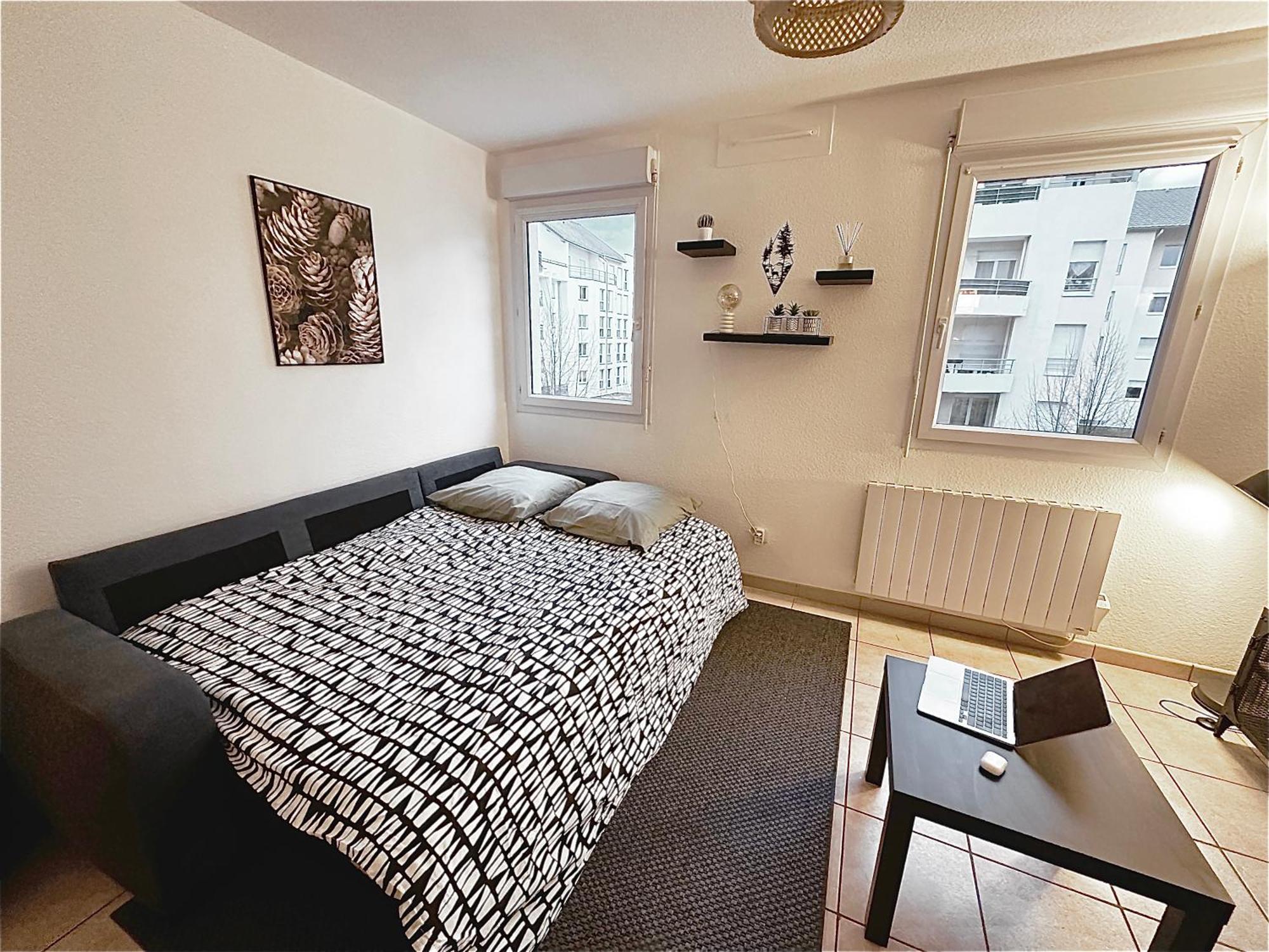 Superbe Appartement - Parking Gratuit - 4 Personnes Шамбері Екстер'єр фото