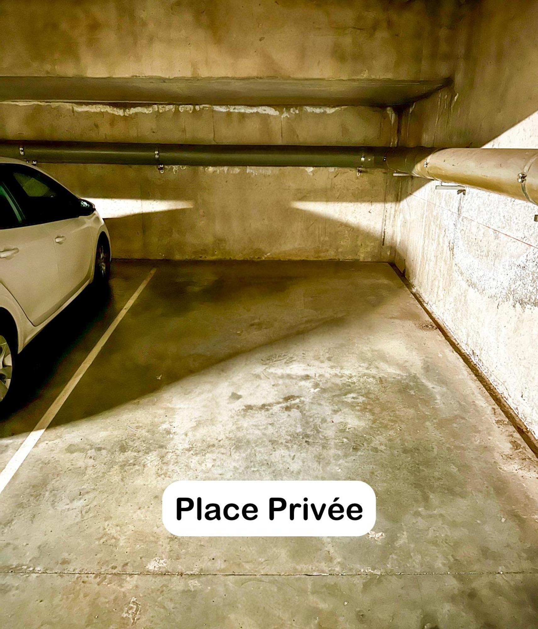 Superbe Appartement - Parking Gratuit - 4 Personnes Шамбері Екстер'єр фото